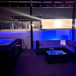 Outstanding Pent House W/jacuzzi Apartamento
