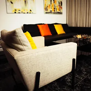 H1 & H2 - Breakfast & Service - Airport Close Apartamento